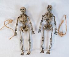 Lote de 2 figuras de decoración de esqueleto en dificultades de Halloween 6" mini artesanías pequeñas, usado segunda mano  Embacar hacia Argentina