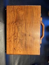 Maletín de madera vintage con código de 3 dígitos y bolsillos 17"" de largo 12"" de alto 3,5"" de ancho segunda mano  Embacar hacia Argentina