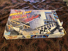 Vintage 1995 Break Out from Bad City Car Racing Set Track MR-1 Racing LEIA CARROS comprar usado  Enviando para Brazil