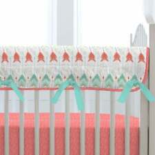 Cubierta de riel de cuna Carousel Designs protector de correa flechas de coral azulado niñas bebé  segunda mano  Embacar hacia Mexico
