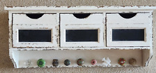 Prateleira de parede de madeira desgastada para fazenda quadro-negro gavetas frontais ganchos de botão ornamentados, usado comprar usado  Enviando para Brazil