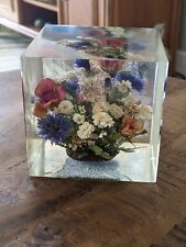 Cubo peso papel arranjo floral vintage acrílico Lucite, usado comprar usado  Enviando para Brazil