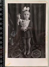Foto vintage original da década de 1960 menina pequena com boneca grande brinquedos infantis URSS comprar usado  Enviando para Brazil