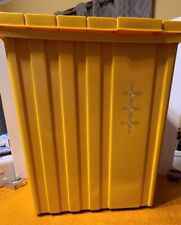 Antigo martelo/cesto de roupas de plástico amarelo MCM com tampa Fesrival #8807 16x13x10 comprar usado  Enviando para Brazil