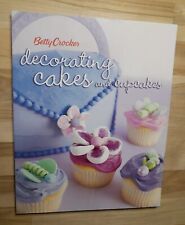 Pasteles y cupcakes de decoración Betty Crocker - libro de cocina de tapa blanda ~ 2006 segunda mano  Embacar hacia Argentina
