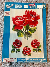 De colección 1953 Vogart hierro sobre tela apliques rosas rojas - sin usar segunda mano  Embacar hacia Argentina