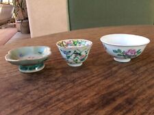 lote de 3 artículos de porcelana china: una taza de vino, un tazón de té y una mini tazza con patas segunda mano  Embacar hacia Argentina