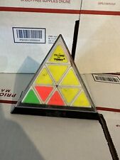 Usado, Rompecabezas vintage Pyraminx por TOMY 1981 pirámide tipo cubo de Rubix neón con estuche segunda mano  Embacar hacia Argentina