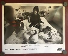 Foto promocional assinada por Stone Temple Pilots todos os 4 membros 1992 Weiland original STP comprar usado  Enviando para Brazil