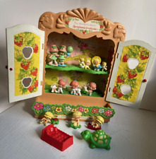 Vintage Strawberry Shortcake 10 PVC Miniatures w Display Cabinet 1980’s for sale  Shipping to South Africa