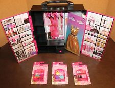 Usado, 2011 Mattel Barbie armário/guarda-roupa boneca rosa e preto estojo de armazenamento + extras comprar usado  Enviando para Brazil