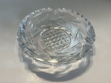 Cenicero de vidrio corte vintage forma redonda 3 ranuras patrón de diamantes y hojas segunda mano  Embacar hacia Mexico
