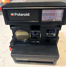 Hermosa cámara instantánea Polaroid Sun 660 enfoque automático película 600 con correa original., usado segunda mano  Embacar hacia Argentina
