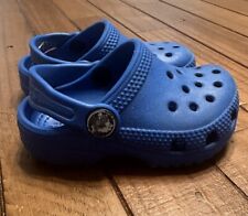 Zapatos zuecos sin cordones azules Baby Crocs talla C5 segunda mano  Embacar hacia Argentina