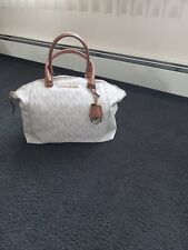Women designer handbag for sale  Massapequa