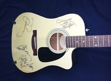 Guitarra semi-acústica autografada autêntica Weezer assinada Fender com estojo comprar usado  Enviando para Brazil