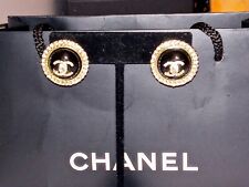 Usado, Auténticos Pendientes Chanel CC Logo Cristal Negro Estampados 23V Hechos en Francia Nuevos en Caja segunda mano  Embacar hacia Argentina