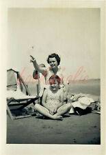 RP - MADRE E HIJA - en la playa - REST BAY, PORTHCAWL - S. Gales - Julio, 1952 segunda mano  Embacar hacia Argentina