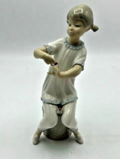 Estatueta aposentada LLADRO menina com sapato de mãe #1084 Estado perfeito, usado comprar usado  Enviando para Brazil