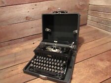 Máquina de escribir Royal Junior de colección portátil con estuche - ¡Se ve genial! segunda mano  Embacar hacia Argentina