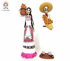 Pareja Catrinas cempasuchil vendedores de flores 20 in. - Arte de arcilla mexicano hecho a mano, usado segunda mano  México