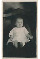 Cartão postal foto real infantil cadeira sala de jantar bebê sentado RPPC 1920s comprar usado  Enviando para Brazil