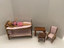 Boneca de madeira Barbie vintage móveis beliches mesa balancim roupa de cama mais linda comprar usado  Enviando para Brazil