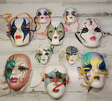 Lote de 10 máscaras decorativas pintadas de 3"" a 7"" de cerámica de carnaval de Mardi Gras de pared segunda mano  Embacar hacia Argentina