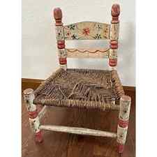 Usado, Cadeira infantil de madeira pintada à mão com parte inferior de vime comprar usado  Enviando para Brazil