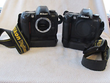 (2) Corpo da câmera digital SLR Nikon D100 6.1MP não testado e MB-D100 e alças comprar usado  Enviando para Brazil