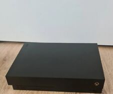 Microsoft Xbox One X 1TB Console with games , controller and cables till salu  Toimitus osoitteeseen Sweden