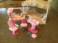 VINTAGE BARBIE SALON AND BED,MANY ITEMS LOOK for sale  Shipping to South Africa