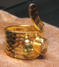 Usado, Anel de opala/peridoto etíope enrolado em latão banhado a ouro Reino Unido L/EUA 6. Bolsa de presente. comprar usado  Enviando para Brazil