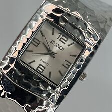 Relógio feminino STUDIO TIME articulado brilhante 6” martelado punho largo articulado BATERIA NOVA comprar usado  Enviando para Brazil