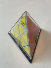 Cubo de Rubik juego de rompecabezas Pyraminx de Tomy segunda mano  Embacar hacia Argentina