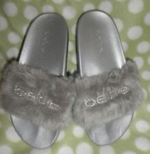 Damas BEBE Gris Plateado Piel Imitada y Ostentosas Zapatillas FURIOSA, Talla 8 segunda mano  Embacar hacia Argentina