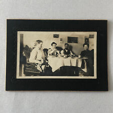 Usado, Foto antigua de colección fotografía a bordo personas en la mesa de cocina hombres mujeres té segunda mano  Embacar hacia Argentina