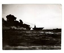 Avión a reacción de guerra coreano explosión gas barco fuego 1951 fotografía vintage 3,5 x 4,5 segunda mano  Embacar hacia Argentina