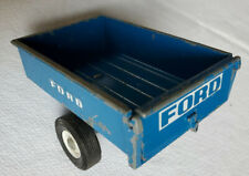 Veículo de forragem Ford azul vintage Ertl brinquedo reboque cama fundido 815-7211A 4x2.5x2.5" EUA comprar usado  Enviando para Brazil