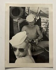 2 homens sem camisa na Marinha navio pesca foto vintage P&B interesse gay 1947 3x4 comprar usado  Enviando para Brazil