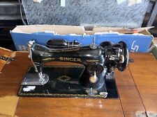 Máquina de coser cantante original 1930-1940 con mesa oculta y piezas adicionales segunda mano  Embacar hacia Argentina