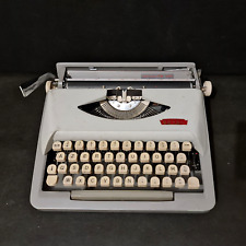 Ancienne machine écrire d'occasion  Saint-Cyr-sur-Loire