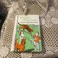 Pass Me a Pine Cone Tapa Rígida 1a Edición Ex-Biblioteca Por Phyllis Anderson Wood segunda mano  Embacar hacia Argentina