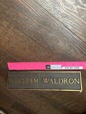 Placa de identificación de escritorio de bronce gruesa ""venta de William Waldron ayuda a las torres de túnel. Antiguo estado. segunda mano  Embacar hacia Argentina