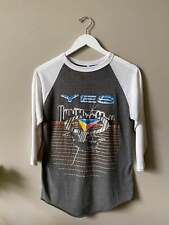 Usado, CAMISETA VINTAGE 1980S YES 90125 MANGA 3/4 WORLD TOUR. PAPEL FINO E MACIO! PROG comprar usado  Enviando para Brazil