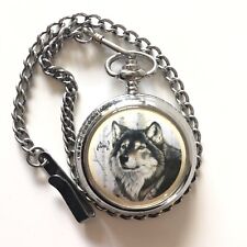 Novo relógio de bolso Avon Wolf tom prata e chaveiro e corrente precisa de uma bateria , usado comprar usado  Enviando para Brazil