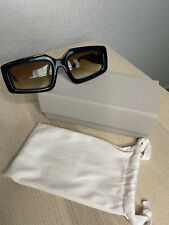 Óculos de sol DEZI Read The Room preto/marrom caixa degradê e bolsa de pó Desi Perkins comprar usado  Enviando para Brazil