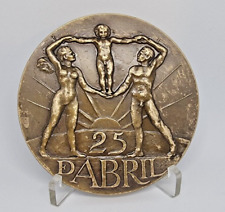Medalla de Bronce/Hombre Desnudo Mujer y Niño/Forja de Hierro/Revolución 25 de abril de 1974 segunda mano  Embacar hacia Mexico