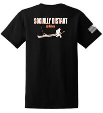 Camiseta American Kayak Angler Socialmente Distant by Nature Bigfoot Sasquatch NOVA comprar usado  Enviando para Brazil