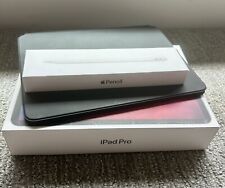 Apple iPad Pro 2ª Geração 128GB, Wi-Fi + 4G (Desbloqueado), 11 pol - com Teclado Mágico  , usado comprar usado  Enviando para Brazil
